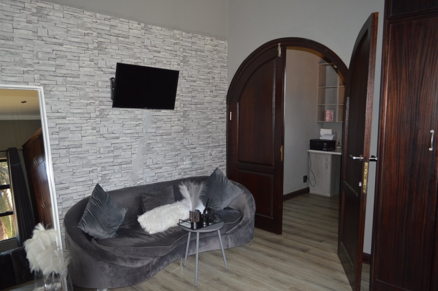 4 Bedroom Property for Sale in Wilkoppies North West